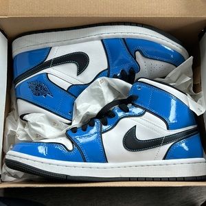 2021 Air Jordan 1 Mid SE Signal Blue Men’s size 8